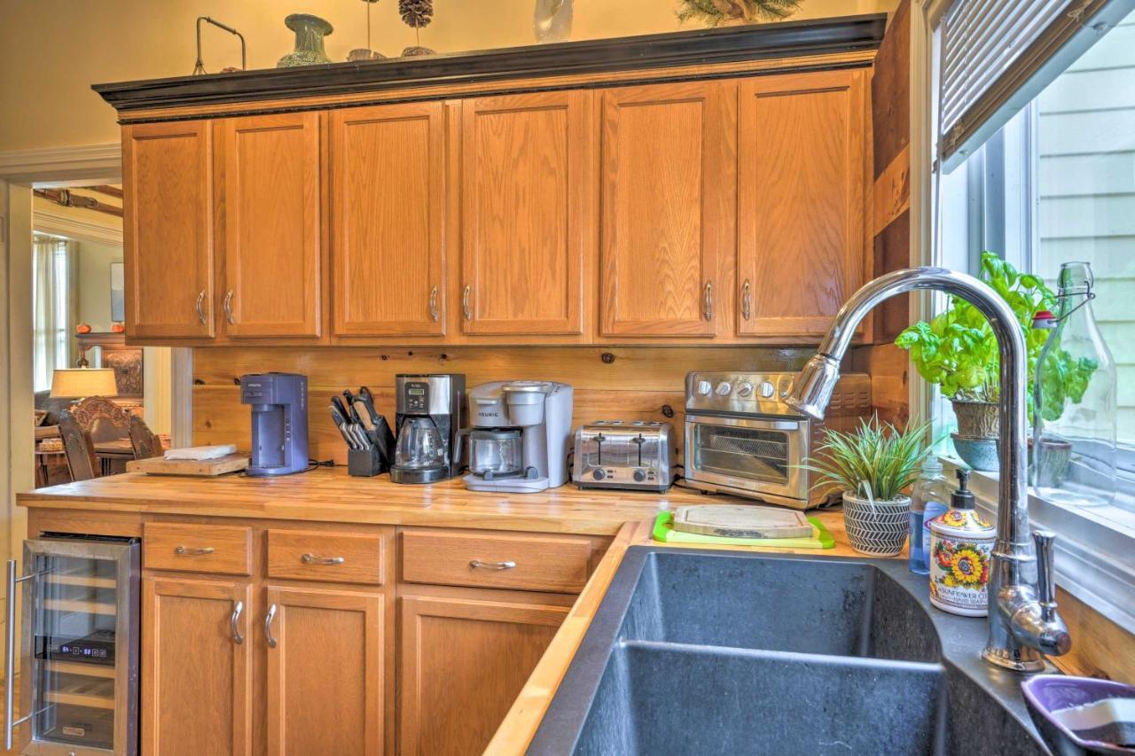 Spacious Victorian Home Quarter Mi To Holiday Valley! 엘리콧빌 외부 사진